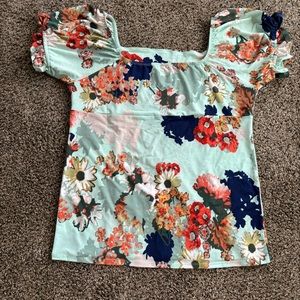 NWOT women’s floral short sleeve shirt
